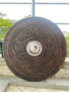 Escudos de madera Escudos vikingos medievales Cosplay Juego de rol Vikingo con escudos personalizables nórdicos tallados por el fabricante de cuchillos - Product Image 2