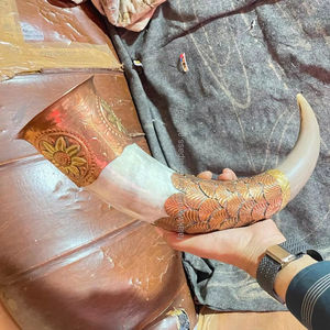 Corne à boire Viking naturelle avec support Laque sans danger pour les aliments Étanche Fabriqué avec laiton Tenir Ny Falak World Export - Product Image 1