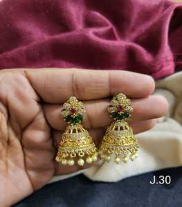 Joyería religiosa de la India, joyería Kemp, oro mate, pulido, diseñador, ropa de fiesta, accesorios de joyería, conjunto de pendientes Jhumka para mujer - Product Image 1