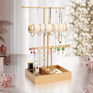 Support de présentation de bijoux en métal doré en forme de nuage avec base ronde intégrée disponible au prix de gros - Product Image 4