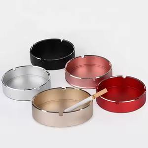 Cendrier élégant pour fumeurs, parfait pour les coins fumeurs des bureaux, des cafés et des salons d'hôtel. - Product Image 5