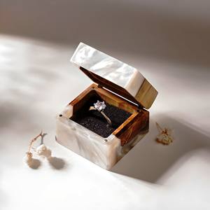 Hecho a mano Comprar caja de resina de madera en línea en India Regalos y artesanías Cajas de madera Letreros de pared - Product Image 3