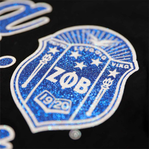 Camiseta de Manga Larga ZPB para Invierno, Negra, 100% Algodón, Camiseta de la Hermandad Zeta Phi Beta con Letras Griegas Impresas Digitalmente con Purpurina y Escudo del Año - Product Image 2