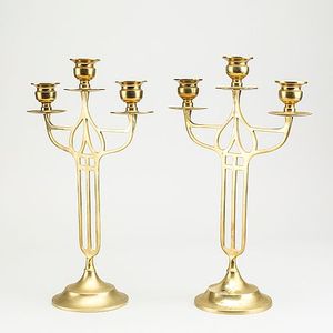 Candelabro de metal Vintage para decoración del hogar con brazos hechos a mano y acabado suave para un atractivo visual elegante - Product Image 3