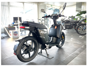 Scooter eléctrico ASKOLL XKP 80, nuevo y en oferta, con 3.4 conectores y 2 baterías, tipo motocicleta eléctrica. |   Gris mate - Descuento exclusivo del 30% - Product Image 3