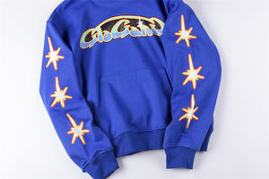 Sweats à capuche premium pour hommes avec un design en relief audacieux et un tissu épais et durable pour les collections de mode streetwear - Product Image 6