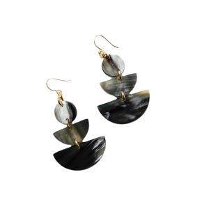 Boucles d'oreilles en corne de buffle et en corne de bœuf naturelles, design personnalisé pour femmes, boucles d'oreilles pendantes 100% corne de bœuf et de buffle naturelles - Product Image 6