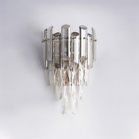 La combinaison de abat-jour en métal et en verre permet aux appliques murales de diffuser la lumière de manière magnifique, transformant un mur simple en moderne.