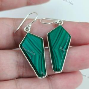 Boucles d'oreilles en malachite en argent sterling : Bijoux pendantes en forme de cerf-volant avec pierre précieuse verte - Product Image 1