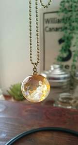 2024 venta al por mayor creativo hecho a mano que brilla en el cielo azul oscuro nubes resina collar luminoso para mujeres - Product Image 3