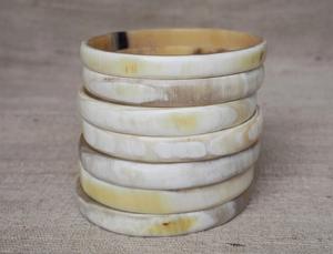 Bracelets en corne de buffle naturelle, fabrication artisanale de bijoux en corne de buffle - Product Image 2