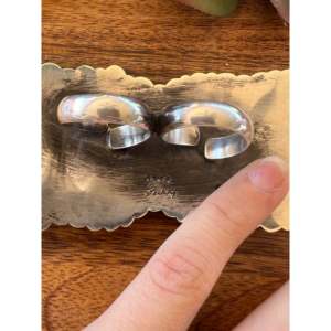 Anillo Ajustable Jumbo Hecho a Mano por Navajo con Turquesa Kingman y Engaste de Plata Esterlina, Anillo de Declaración para Uso Diario - Product Image 5