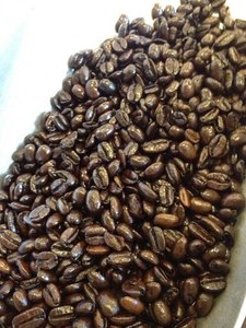 เมล็ดกาแฟอาราบิก้าคุณภาพพรีเมียม รสชาติหลากหลาย คั่วระดับกลาง บรรจุถุง สำหรับร้านกาแฟและโรงงานผลิตเครื่องดื่ม ขายส่ง - Product Image 2