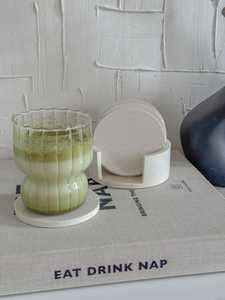 Posavasos Redondos de Piedra con Soporte, Decoración Minimalista Moderna para Mesa de Centro - Product Image 3