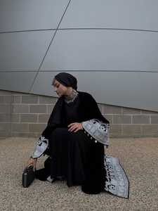 ROBE PAKISTANI PATHANI FAIT À LA MAIN en COULEUR VERTE AVEC LA MEILLEURE QUALITÉ AFGHANI CHARMA en BEAU DESIGN 2025 - Product Image 5