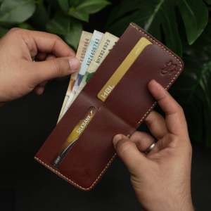 Non. Portefeuille fin en cuir véritable 89 Slim Bifold (Buck Brown) fait main avec garantie de 5 ans - Product Image 2
