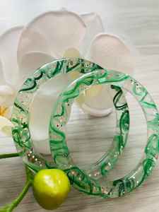 Alta demanda, diseño personalizado, brazalete de resina para mujer, modelo hecho a mano, patrón pulido para vacaciones y bodas, uso a la moda - Product Image 2