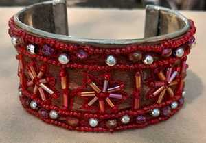 Brazalete ancho de diseñador floral de latón puro 100% hecho a mano, brazalete ajustable, Regalo para mamá - Product Image 2