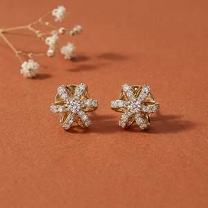 ต่างหูเพชรทองคำ 14k รุ่นโกลเด้น บลอสซัม สตั๊ดส์ - Product Image 1
