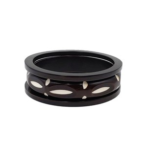 Bracelet d'artisanat en résine écologique de style Boho moderne pour femmes, modèles d'éléments naturels à usage quotidien, bracelets de manchette modelés à la main avec amour - Product Image 6