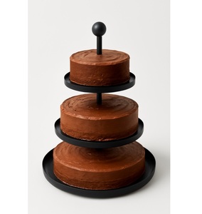 Porte-gâteau décoratif en métal de forme ronde finie en or transforme les cupcakes et les chocolats en un régal visuel charmant - Product Image 5