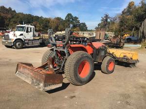 Tractor MX4700F 2010: Potente Rendimiento y Eficiencia para Diversas Necesidades Agrícolas - Product Image 4