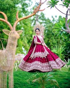 Nuevo Lehenga Choli de Diseñador en Estilo Moderno, Pesado, para Bodas, Color Personalizado, Lavable a Máquina, Seda Chinon con Relieve, para Todas las Temporadas - Product Image 4