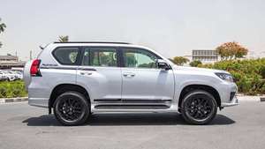 Toyota Land Cruiser Prado VX.R 4.0L SUV d'occasion à faible kilométrage, transmission automatique - Product Image 5