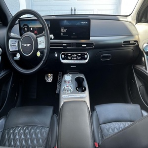 ¡Oferta Imperdible! Ge - ne - sis GV 60 Performance 2023 Súper Limpio, 483 Caballos de Fuerza con Modo Boost, Doble Motor, Tracción en las Cuatro Ruedas, SUV Rojo de Lujo - Product Image 3