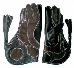 Gants de fauconnerie en cuir de vache nubuck noir au design personnalisé Piège à animaux brillant et doux au toucher - Product Image 1