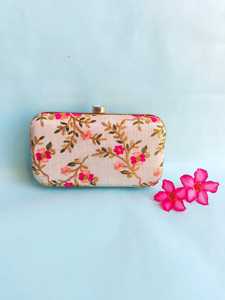 Pochette à broderie florale à la mode blanc cassé pour femmes avec poignée de bandoulière de travail à paillettes pour la fête de mariage - Product Image 3