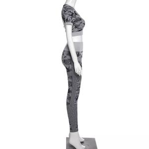 ชุดโยคะสตรีแบบกำหนดเองได้ชุดออกกำลังกายแบบระบายอากาศได้สำหรับออกกำลังกายในยิม - Product Image 5