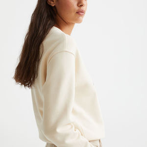 Sweat-shirt en molleton pour femme, col rond, coupe oversize, avec impressions personnalisées - Product Image 3