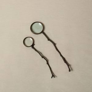 Loupe à manche en forme de branche inspirée de la nature, en laiton antique, design en métal moulé, accessoire unique pour la maison et le bureau - Product Image 4