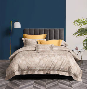 Ensemble de draps de lit de qualité supérieure 135GSM, tissu doux au toucher, linge de lit confortable et élégant pour le sommeil quotidien - Product Image 1