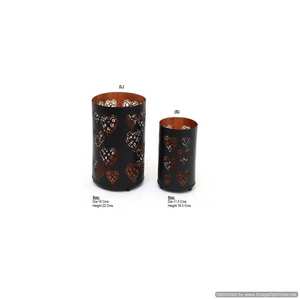 Bougie en fer faite à la main de haute qualité de style moderne votif avec revêtement en poudre pour la décoration de la maison et la célébration de Pâques - Product Image 2