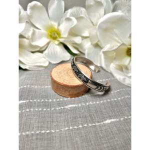 Brazalete Elegante de Plata de Ley de la Colección Tommy and Rose Singer - Product Image 3