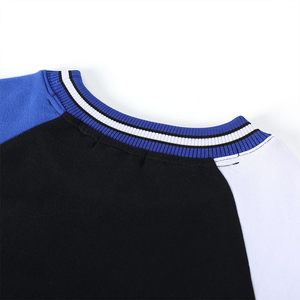 Sudadera Unisex Zeta Crest Chenille Negra con Cuello Redondo |   Sudadera de Forro Polar para Invierno, Lavado Ácido, Ecológica, Estilo Urbano Tricolor - Product Image 5