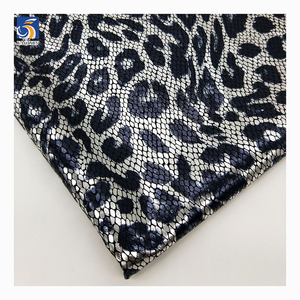 YX787 Venta al por mayor Popular tejido 95% poliéster 5% Spandex cuatro vías estiramiento serpiente leopardo estampado hoja de oro tela de impresión - Product Image 4
