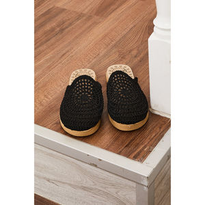 Pantuflas Cálidas de Punto Negro con Punta Cerrada para Interiores y Exteriores, con Suela de Corcho y Plantilla Transpirable para Uso en Exteriores - Product Image 2