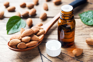 High Quality New Wholesale Sweet Almond <b>Oil</b> Seeds Organic Cold Pressed 100% Pure Top Grade Moisturizing <b>Oil</b> Hair Skin Care - Product Image 3