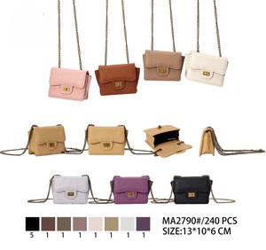 Borsa a Tracolla in Pelle con Catena per Donna - Product Image 1