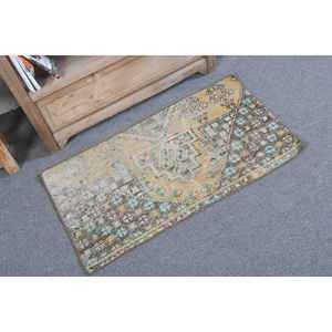 Alfombra Turca Vintage Pequeña de 1.6x2.9 pies, Alfombra de Lana Amarilla - Product Image 2