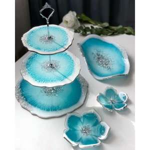 Hermoso soporte para pasteles de resina con bordes brillantes sin costuras, lo que lo convierte en una opción destacada para panaderías y decoradores de pasteles de clase alta - Product Image 4