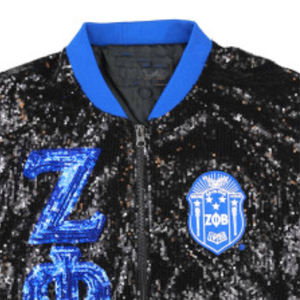 Veste à paillettes ZPB noire 100% polyester, veste Zeta Phi Beta avec logos brodés, manches à paillettes, fermeture éclair sur le devant, poignets côtelés - Product Image 3