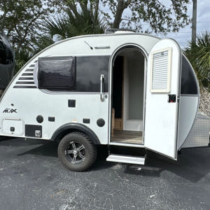 Vente de caravanes de voyage légères en aluminium Xtreme Outdoors Little Guy Mini MAX 2024 d'occasion pour 4 personnes, en vente dans le monde entier - Product Image 1