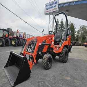 Tractores Mini Usados Bad Boy 1025 de 25HP 4WD con Transmisión por Engranajes, Bomba y Rodamientos de Caja de Cambios, Plataforma de Corte de 60 Pulgadas en Venta - Product Image 1