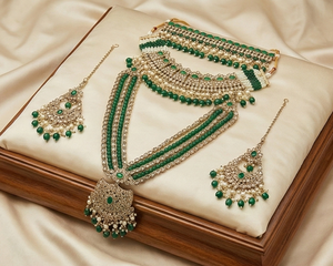 Collar de Novia de Diseño Antiguo con Acabado Dorado de Alta Calidad, Joyería Étnica con Cuentas, Perfecto para Fiestas y Celebraciones - Product Image 3