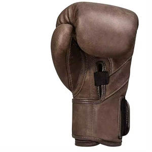 Gants de boxe professionnels 2025 en cuir de vachette Design et logo personnalisés fabriqués à la main au Pakistan. - Product Image 3