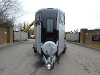 Remorque pour deux chevaux, en aluminium/fibre de verre composite, système de freinage électrique/hydraulique
